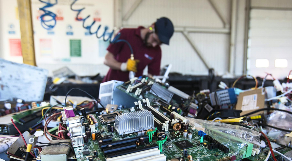 переработка электронных и электрических отходов.png